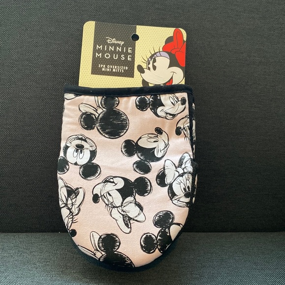 Minnie Mouse Kitchen Towels / Oven Mitts - Picture 2 of 3